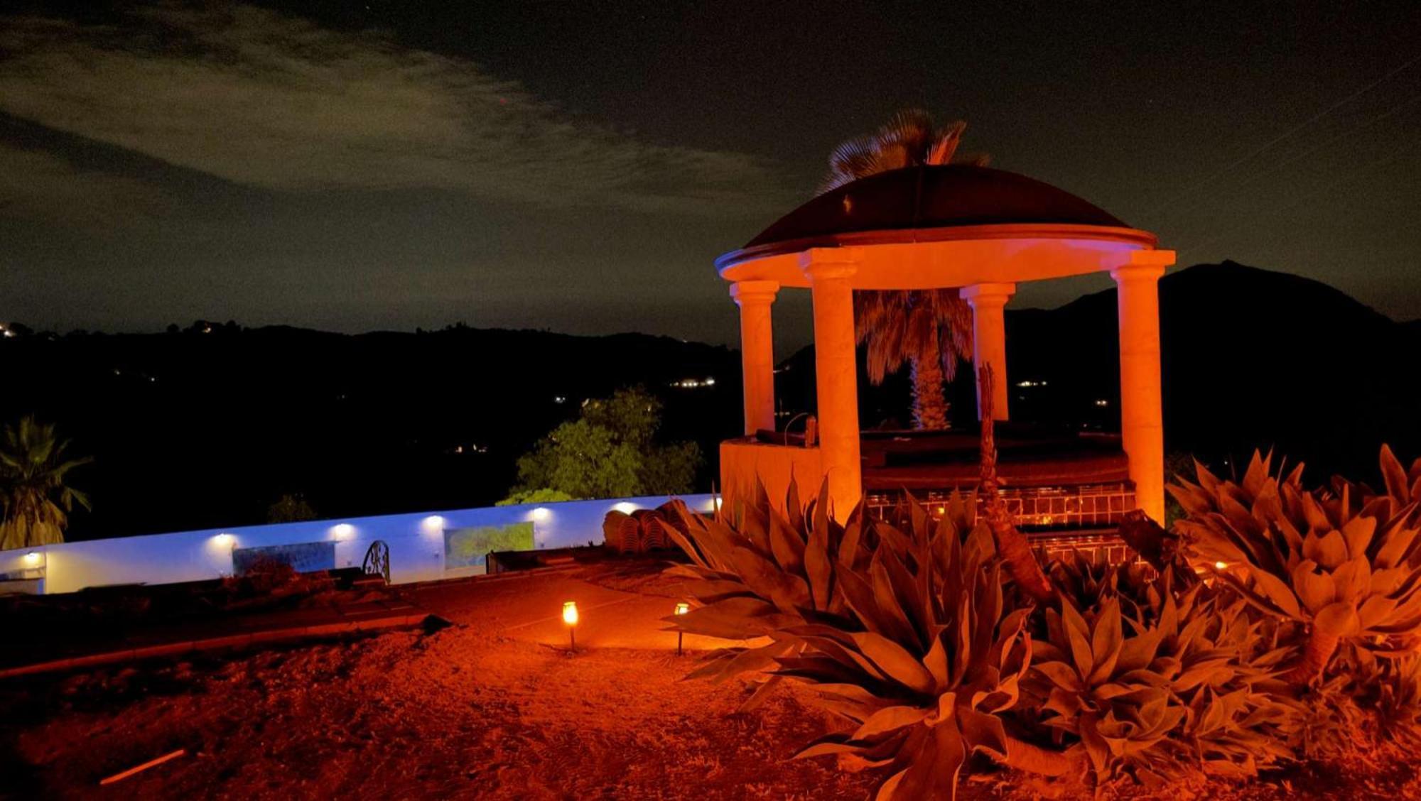 Private Home On 10 Acres - Heated Salt Pool & Jacuzzi, Mountain & City Views, Horseshoes, Basketball, Bbq, Golf Putting, Foosball, Croquet, Bose Stereo, White Cotton Bedding - Hilltop Hacienda, Pool Heat Optional Jamul Exterior photo
