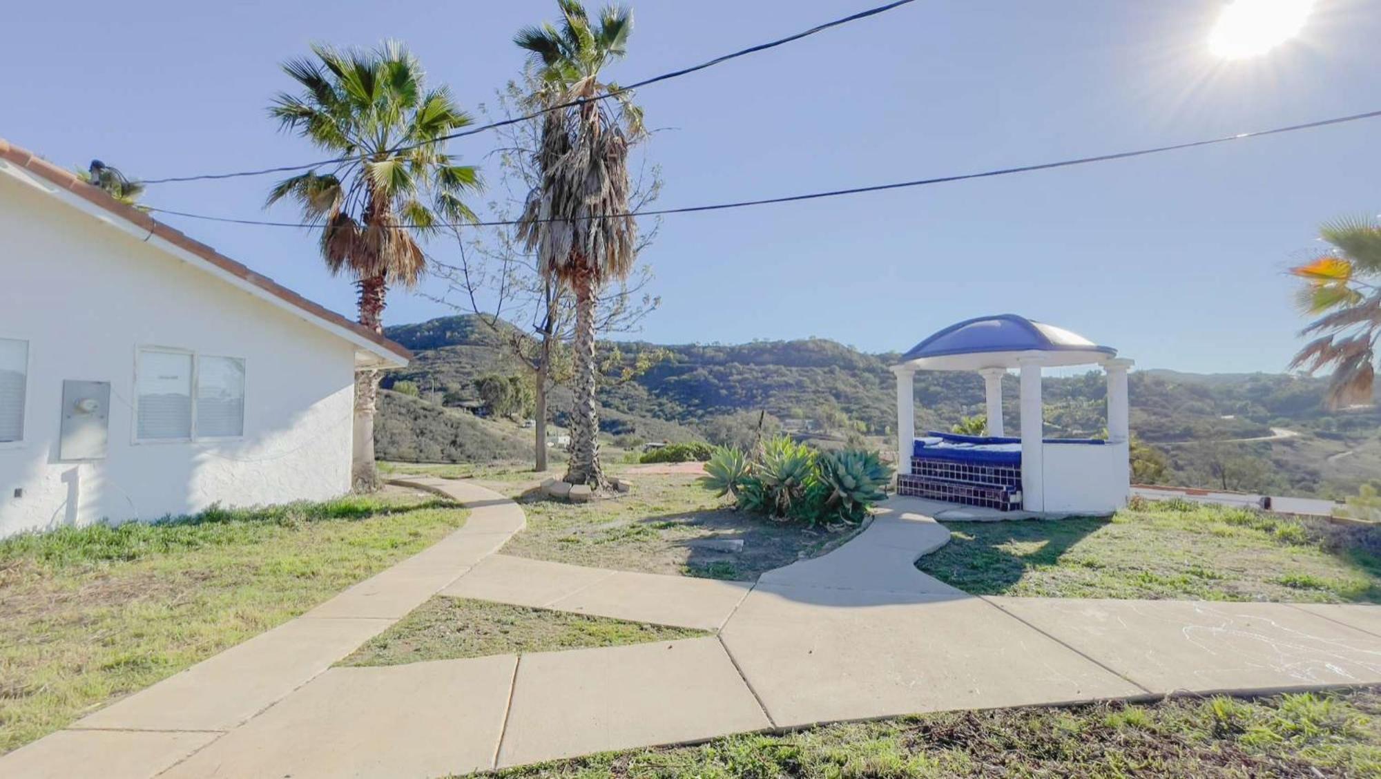 Private Home On 10 Acres - Heated Salt Pool & Jacuzzi, Mountain & City Views, Horseshoes, Basketball, Bbq, Golf Putting, Foosball, Croquet, Bose Stereo, White Cotton Bedding - Hilltop Hacienda, Pool Heat Optional Jamul Exterior photo