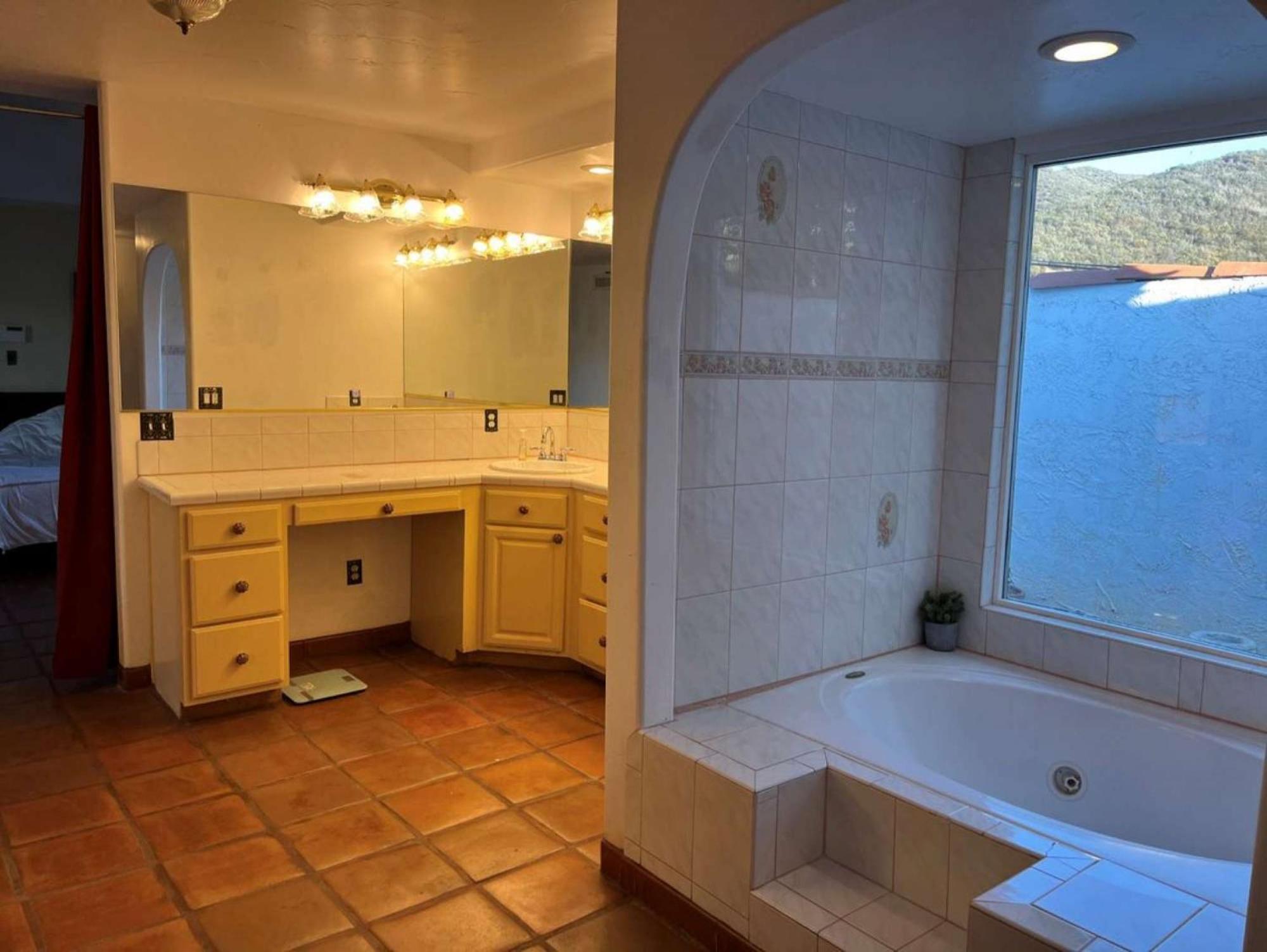 Private Home On 10 Acres - Heated Salt Pool & Jacuzzi, Mountain & City Views, Horseshoes, Basketball, Bbq, Golf Putting, Foosball, Croquet, Bose Stereo, White Cotton Bedding - Hilltop Hacienda, Pool Heat Optional Jamul Exterior photo