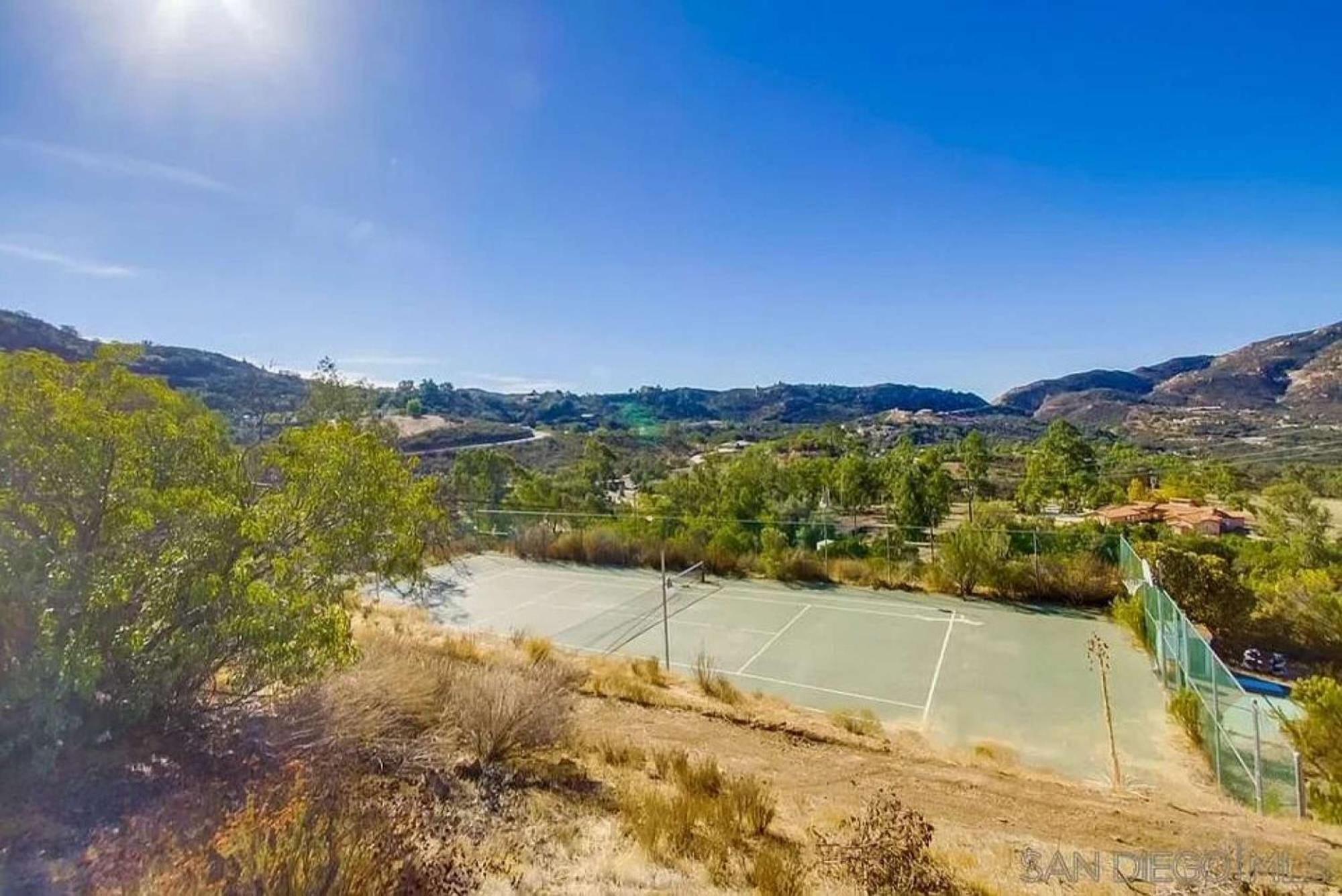Private Home On 10 Acres - Heated Salt Pool & Jacuzzi, Mountain & City Views, Horseshoes, Basketball, Bbq, Golf Putting, Foosball, Croquet, Bose Stereo, White Cotton Bedding - Hilltop Hacienda, Pool Heat Optional Jamul Exterior photo