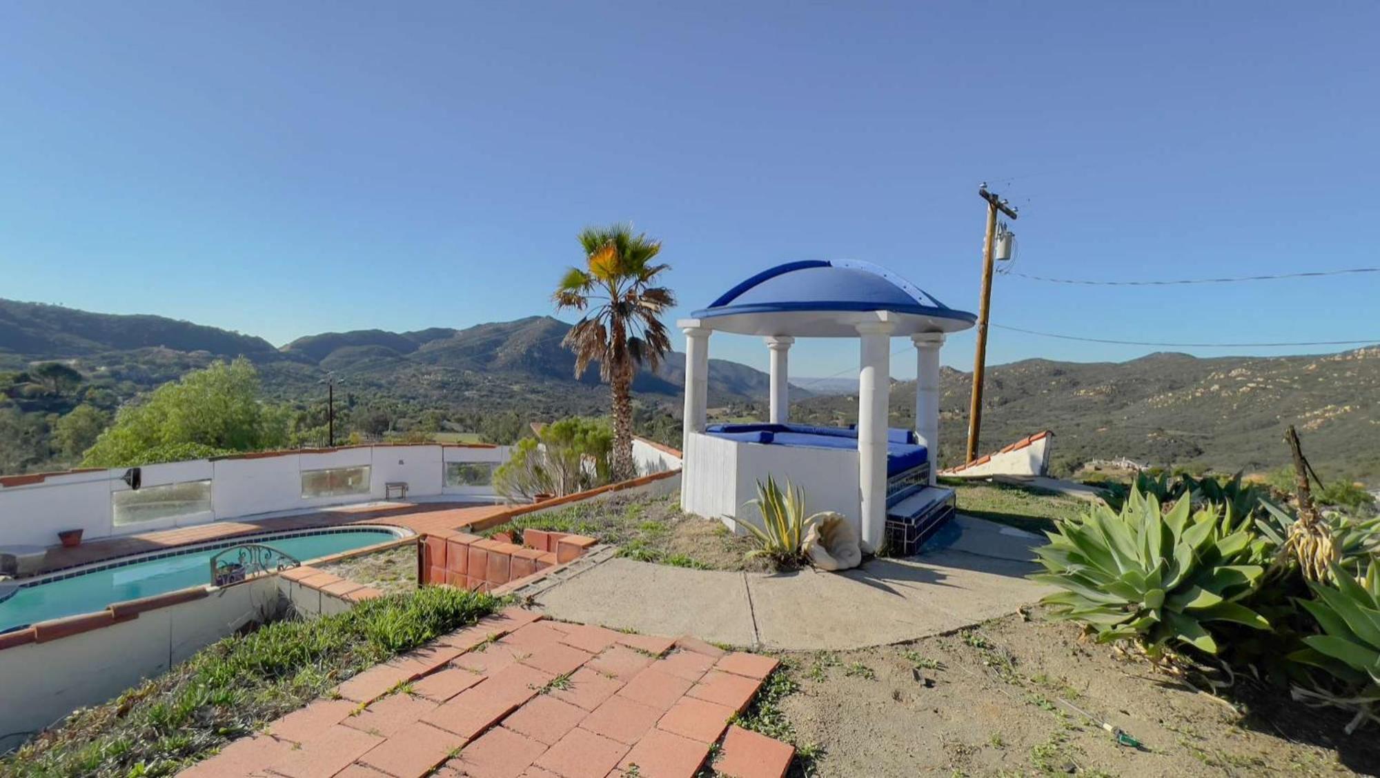 Private Home On 10 Acres - Heated Salt Pool & Jacuzzi, Mountain & City Views, Horseshoes, Basketball, Bbq, Golf Putting, Foosball, Croquet, Bose Stereo, White Cotton Bedding - Hilltop Hacienda, Pool Heat Optional Jamul Exterior photo