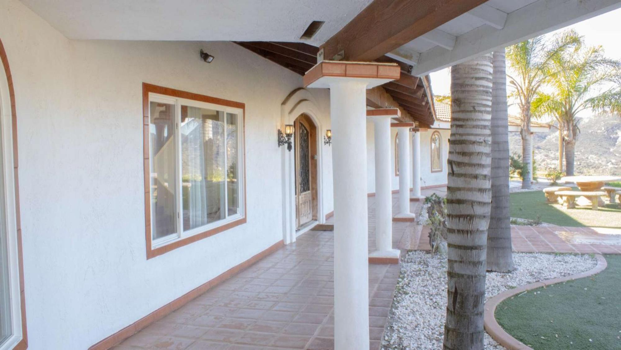 Private Home On 10 Acres - Heated Salt Pool & Jacuzzi, Mountain & City Views, Horseshoes, Basketball, Bbq, Golf Putting, Foosball, Croquet, Bose Stereo, White Cotton Bedding - Hilltop Hacienda, Pool Heat Optional Jamul Exterior photo