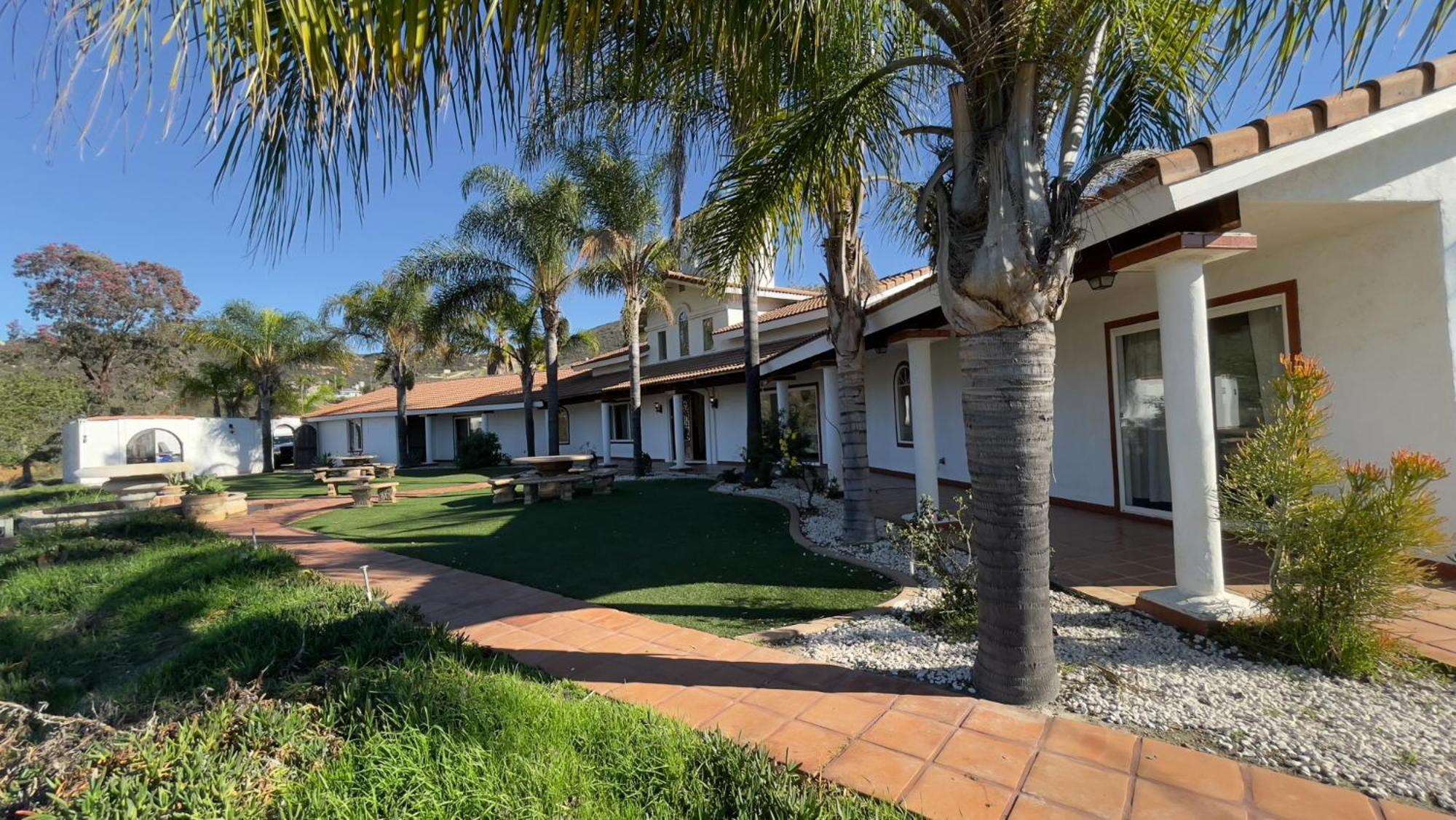 Private Home On 10 Acres - Heated Salt Pool & Jacuzzi, Mountain & City Views, Horseshoes, Basketball, Bbq, Golf Putting, Foosball, Croquet, Bose Stereo, White Cotton Bedding - Hilltop Hacienda, Pool Heat Optional Jamul Exterior photo